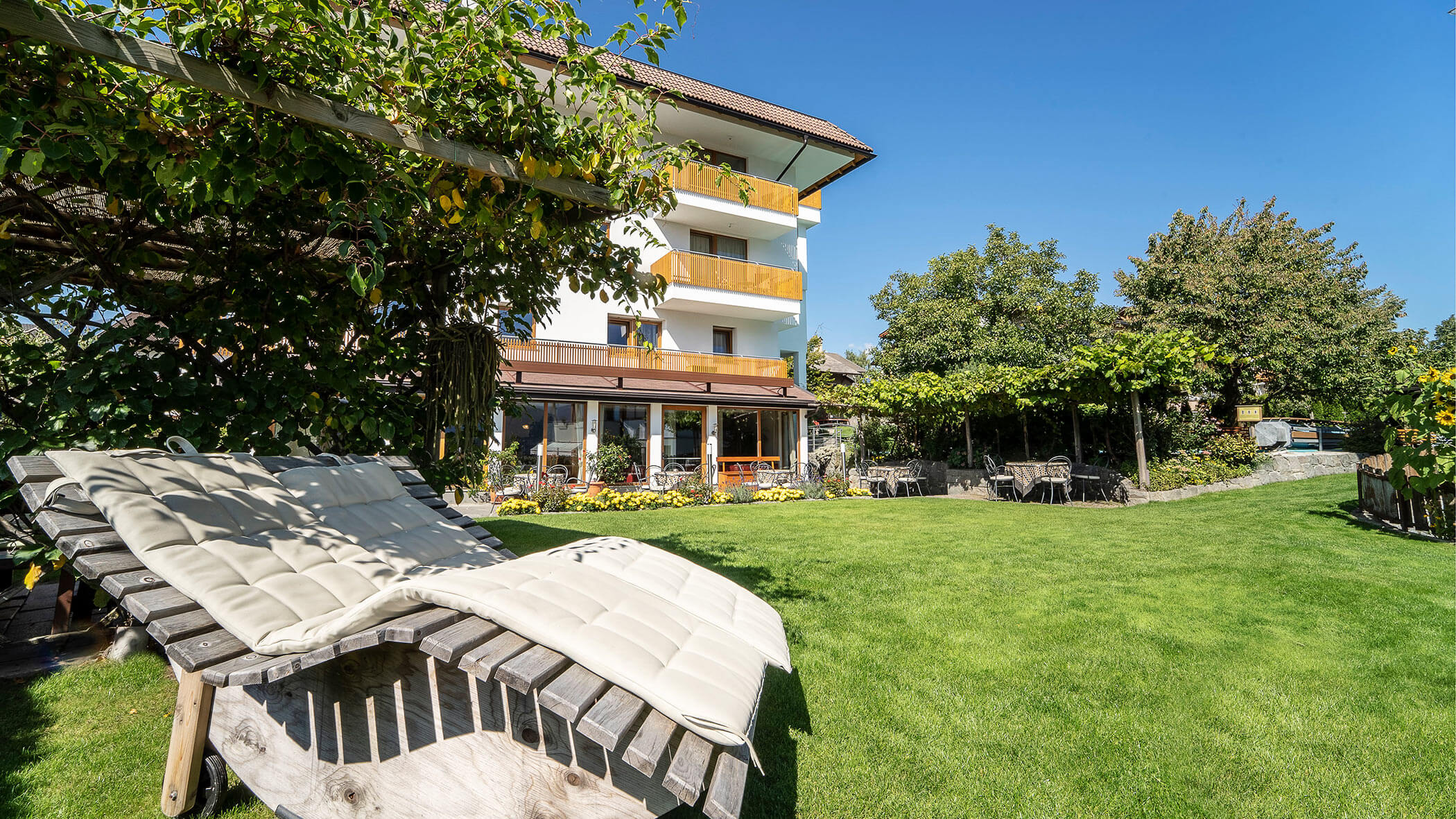 Hotel mit Gartenanlage