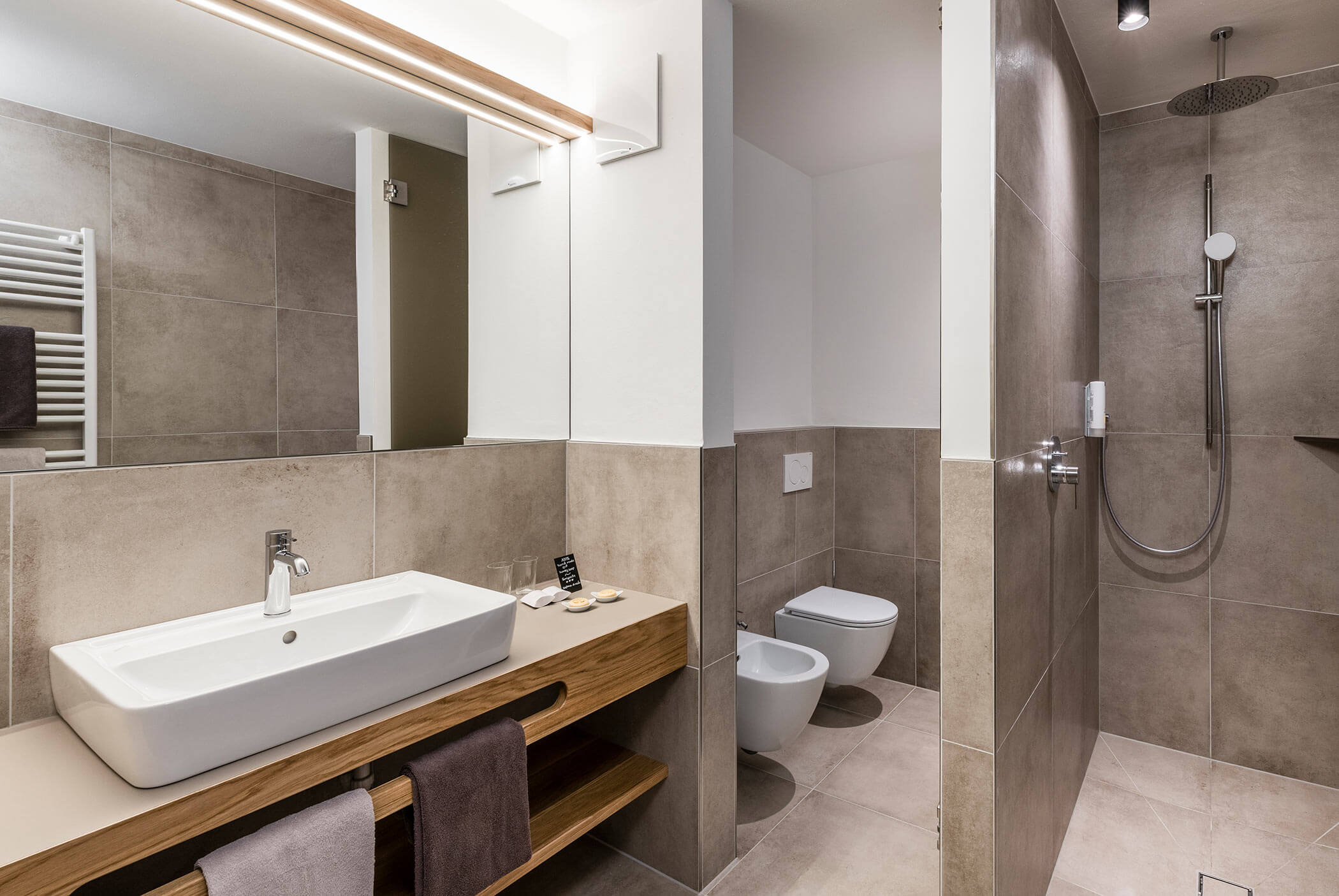 Deluxe Zimmer Bad mit Dusche